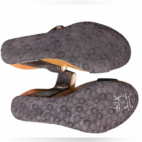 Eric Michael Metallic Silver and Tan Slide Sandals - Picture 3 of 5